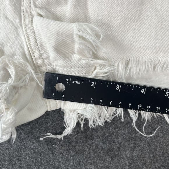 We the FREE PEOPLE Soft WHITE Cut Off JEAN Shorts MID RISE Frayed Denim 30 - Picture 6 of 6